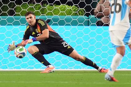 Emiliano Martínez quiere ser titular en la selección argentina vs. Venezuela