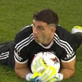 La impresionante atajada de Dibu Martínez en la semifinal de Europa League que no alcanzó para Aston Villa