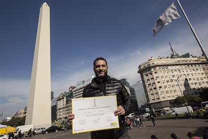 Concluida la aventura, el vecino recibió un diploma como recuerdo