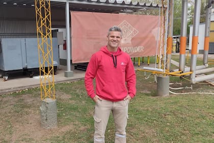 Emiliano Romay en la planta de explosivos en la que trabaja actualmente