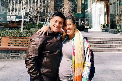 Emilio Durán junto a su mujer, Cynthia Schemith, embarazada de 30 semanas, ruegan volver a la Argentina en los próximos catorce días
