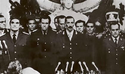 Emilio Eduardo Massera, Jorge Rafael Videla y Orlando Ramón Agosti; la junta militar, tras el golpe de 1976