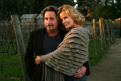 Emilio Estévez junto a Sonja Magdevski
