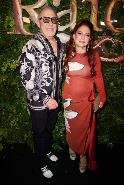 Emilio y Gloria Estefan, juntos en la fiesta de lanzamiento del último álbum de la cantante, Raíces, que se llevó a cabo en Paradise Plaza en el Distrito de Diseño de Miami