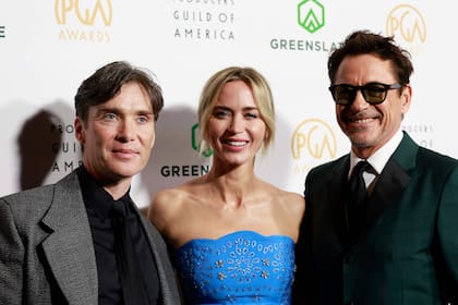 Emily Blunt junto a sus compañeros de Oppenheimer (Photo by Michael Tran / AFP)