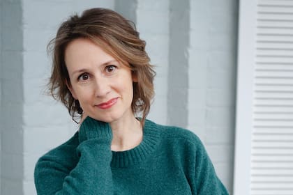 Emily Freeman, escritora, reconocida por su trabajo como conductora del podcast The Next Right Thing