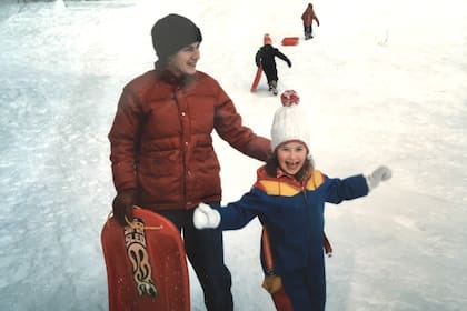 Emily, junto a su madre en Montpelier, Vermont , 1985.