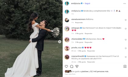 Emily no pudo contener la emoción al comunicar su casamiento en las redes sociales