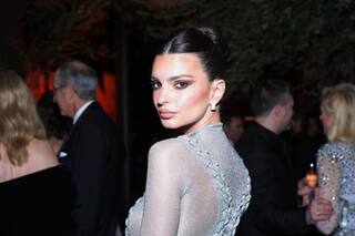La profunda reflexión de Emily Ratajkowski sobre por qué muchas mujeres se divorcian antes de los 30