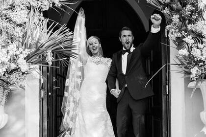 Emily VanCamp y su compañero en la serie Revenge