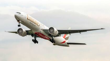 Emirates tiene una flota de 230 aviones y viaja a más de 80 países del mundo