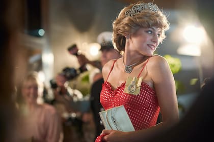 Emma Corrin brilló en la cuarta temporada, donde interpreta a Diana Spencer en sus primeros años de matrimonio con el entonces príncipe Carlos.