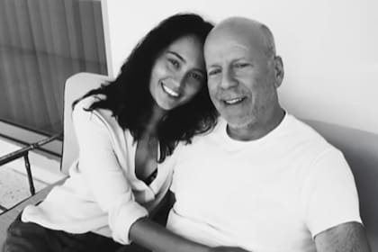 Emma Heming, esposa de Bruce Willis, recibió el apoyo público de Demi Moore (YouTube/ABC News)