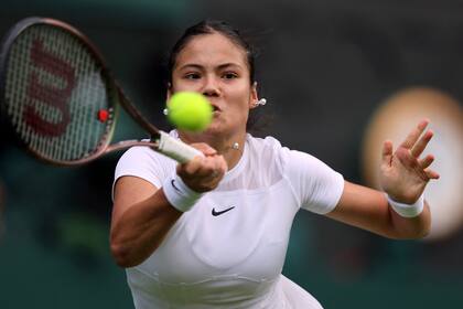 Emma Raducanu poco pudo hacer ante la francesa Garcia en la segunda ronda de Wimbledon