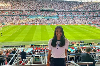 Emma Raducanu viendo la Euro de fútbol en Wembley, alentando a Inglaterra