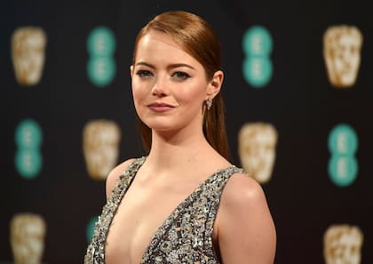 Emma Stone, en una alfombra roja con su melena pelirroja