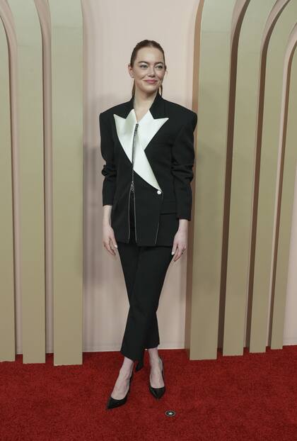 Emma Stone llega al almuerzo de nominados al Oscar de la 96a edición de los Premios de la Academia en Beverly Hills, el lunes 12 de febrero de 2024.