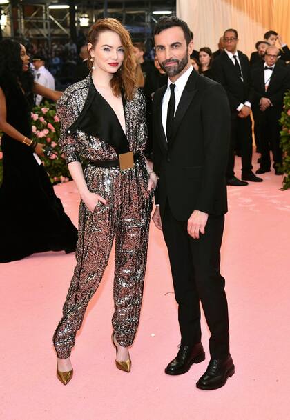 Emma Stone y el diseñador Nicolas Ghesquiere