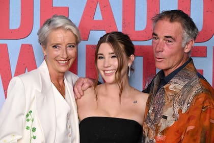Emma Thompson, Gaia Wise y Greg Wise en la premiere del film The Dead Of Winter, donde madre e hija interpretan al mismo personaje