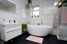 ¿Cuánto cuesta remodelar un baño en febrero 2026, según cada presupuesto?