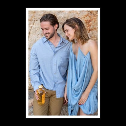 Emma Watson junto a su hermano Alex, con quién tiene una marca de ginebra