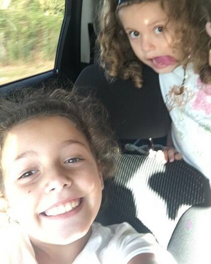 Emma y su hermanita Francesca cuando eran apenas unas niñas (Foto: Instagram @denise_dumas)