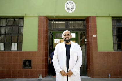 Emmanuel Fariña es maestro en una de las zonas más pobres de la ciudad