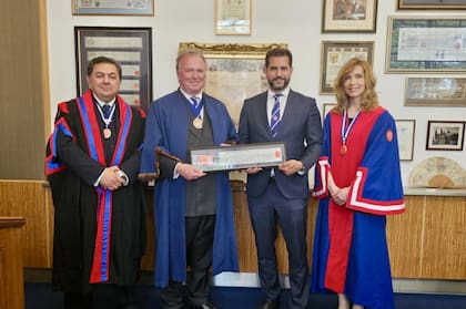 Emmanuel ganó una beca para hacer una maestría en política y negocios internacionales en la Queen Mary University of London.