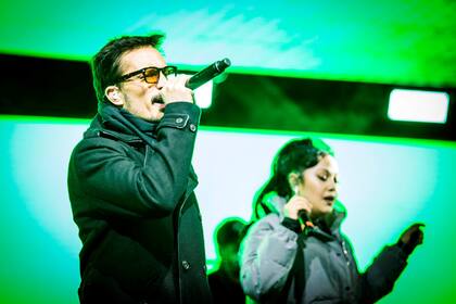 Emmanuel Horvilleur cantó junto a Emme