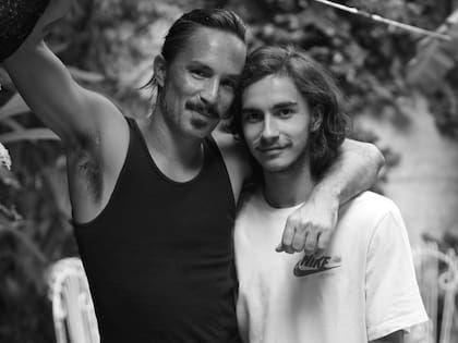 Emmanuel Horvilleur no se quedó atrás y también le dedicó un saludo a su hijo