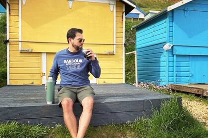 Emmanuel lleva a todos lados sus costumbres argentinas.