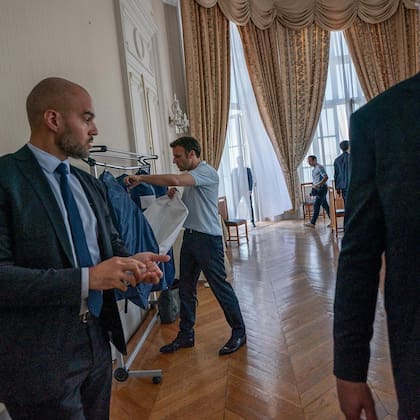 Emmanuel Macron, en los preparativos para un día de campaña