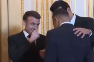 El inesperado cruce entre Macron y Mbappé, y la misteriosa frase del presidente al jugador francés