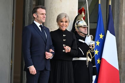 Emmanuel Macron, junto a su esposa, Brigitte