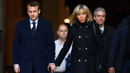 Emmanuel Macron junto a su mujer, Brigitte Trogneux