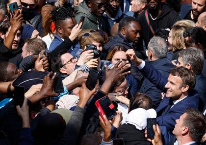 Emmanuel Macron visitará un barrio obrero de Cergy (Val d'Oise) el 27 de abril de 2022 para reunirse con vecinos, comerciantes y jóvenes empresarios, tres días después de su reelección, informó el Elíseo