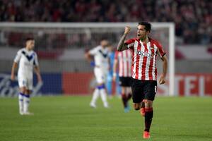 Emmanuel Mas abrió el tanteador en La Plata, donde Estudiantes derrotó a Vélez por 3-1 en el estreno de ambos por la Copa Libertadores.