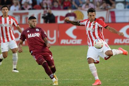 Emmanuel Mas, uno de los nuevos en un Estudiantes de eficiencia máxima en el comienzo del año.