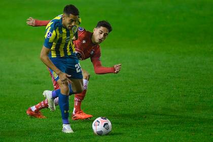 Emmanuel Ojeda maniobra con ventaja, como Rosario Central la estableció en el 5-0 a Huachipato, que lo deja con excelentes perspectivas para pasar de rueda por la Copa Sudamericana.