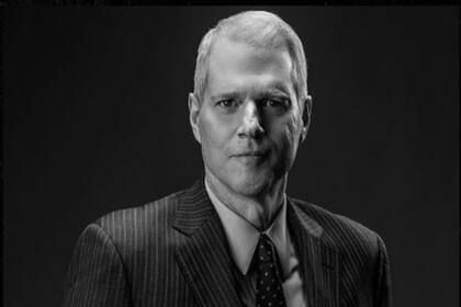 Emmerich estudió en la Universidad de Yale. Cuando terminó, antes de ingresar en la escuela de leyes para convertirse en abogado, una partipación en el teatro le hizo cambiar su destino