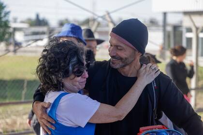 Emoción en el reencuentro con los argentinos evacuados de Israel