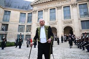 El ingreso del Nobel a la Academia de Francia: “La novela salvará la democracia o naufragará con ella”