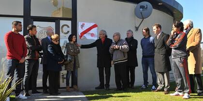 Emotivo homenaje al Topo López