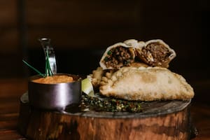 Empanada tradicional con masa criolla