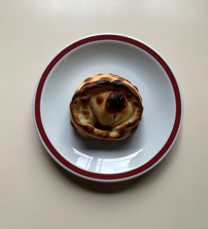 Empanada de charqui y queso