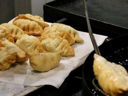 Empanada de guanaco presentada durante la "Experiencia Guanaco", en el restaurante El Alambique, Estancia 25 de Mayo, El Calafate, Santa Cruz.