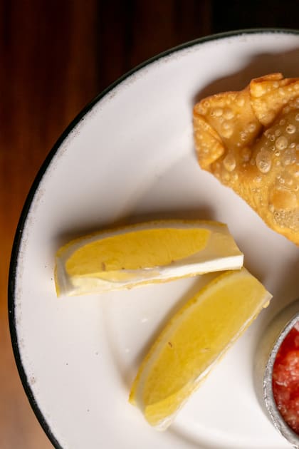 Empanada de morcilla en Rufino. El plato nació de la idea de fusionar dos clásicos de la tradición argentina (la morcilla y la empanada), según el chef Martín Serrano.