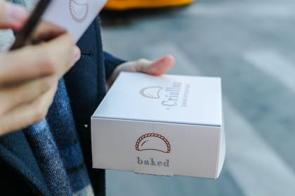 Las empanadas se hacen más grandes para que funcionen como una comida y no un snack.