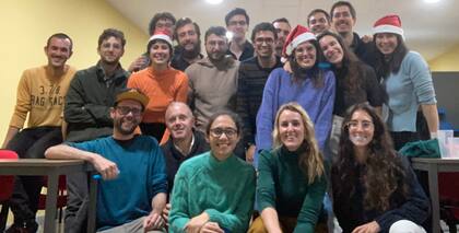 "Empecé sola y ahora somos 25 en el grupo. Tenemos la suerte de atraer a las mentes más brillantes a Sevilla. El equipo es super sólido, poderoso. En el grupo hay una argentina, una estadounidense, un sudafricano, un italiano", cuenta Viezzer