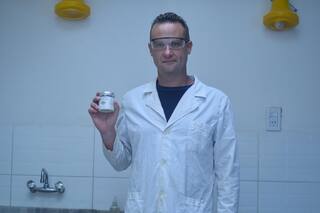 Descubrió casi por casualidad un proceso natural y ahora hace yogures con sabores exóticos